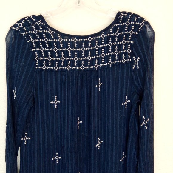 Lucky Brand Navy Sheer Embroidered Hi-Low Top M - Picture 12 of 13